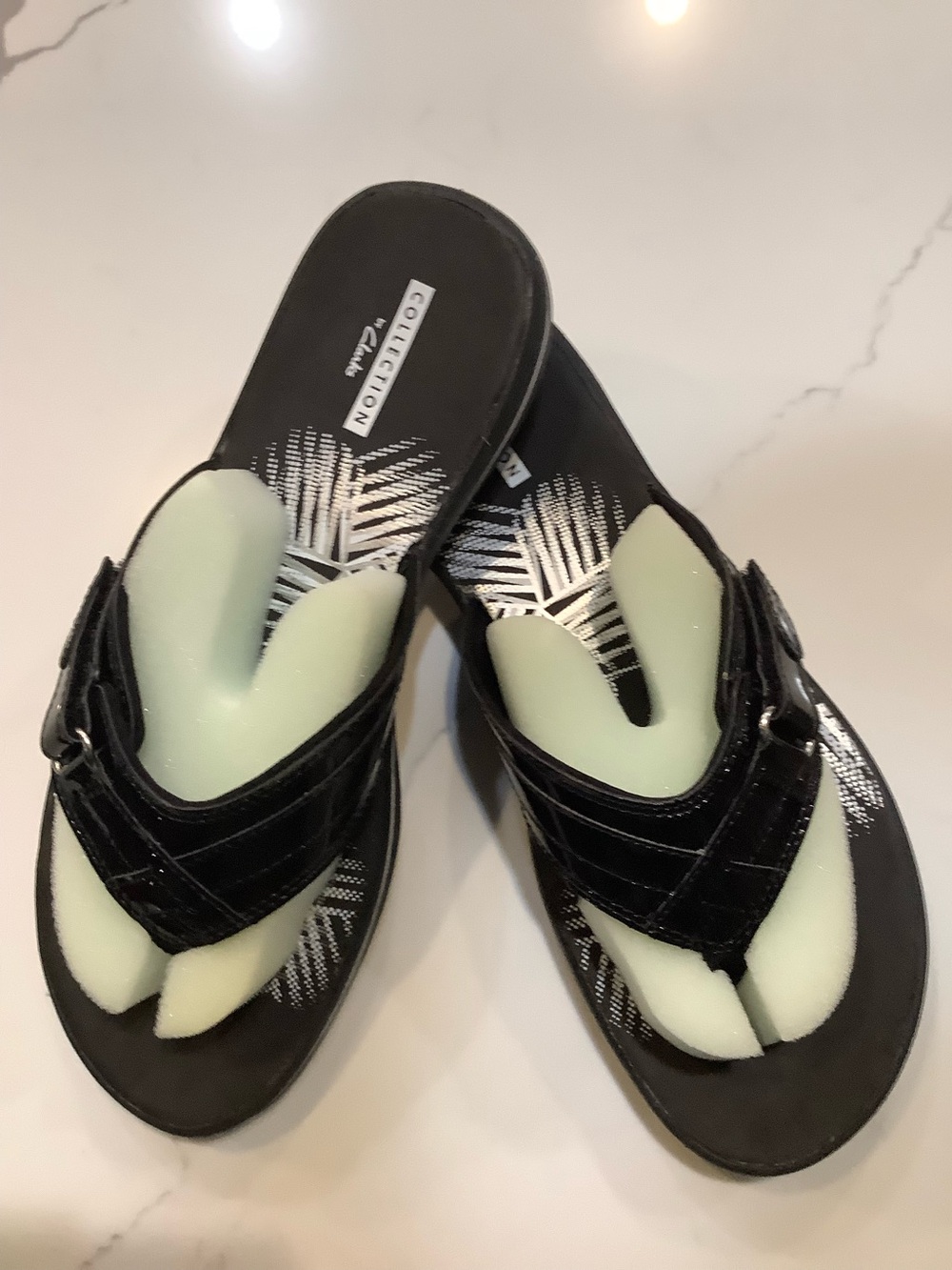 NIB Clarks Sea Breeze Black Patent Thong Sandals, 7